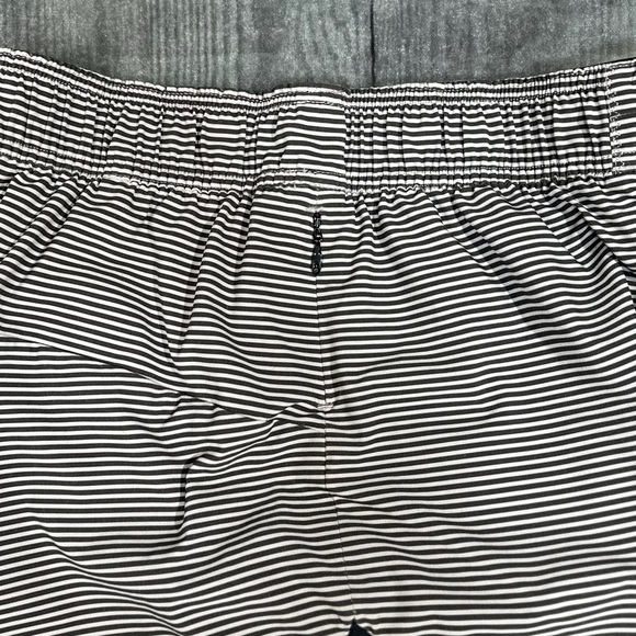 Lululemon Go The Distance Shorts [13112] - Picture 9 of 11